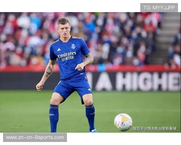 克罗斯斜传精准找到插上的边锋